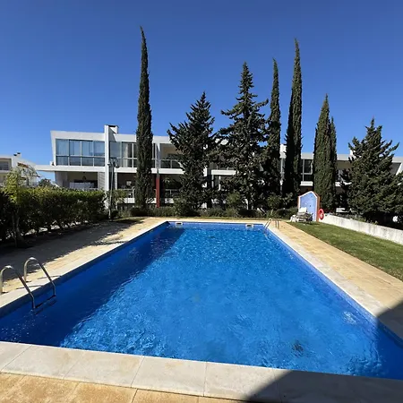 Shine With Pool By Homing Appartement