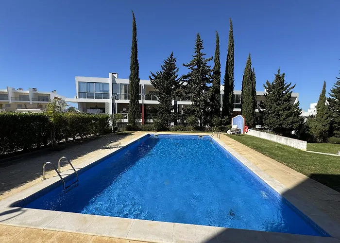 Shine With Pool By Homing Apartment